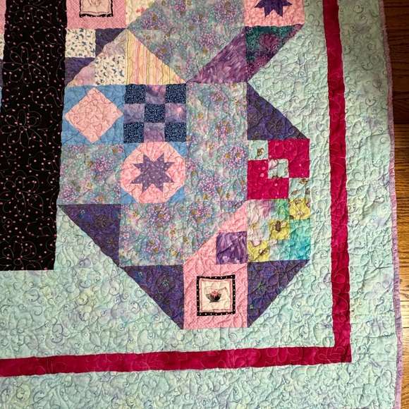 Beautiful Handmade butterfly patch quilt 64 x 65” - Picture 5 of 10